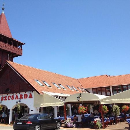 Fehertoi Halaszcsarda Es Szalloda Szatymaz Exterior foto