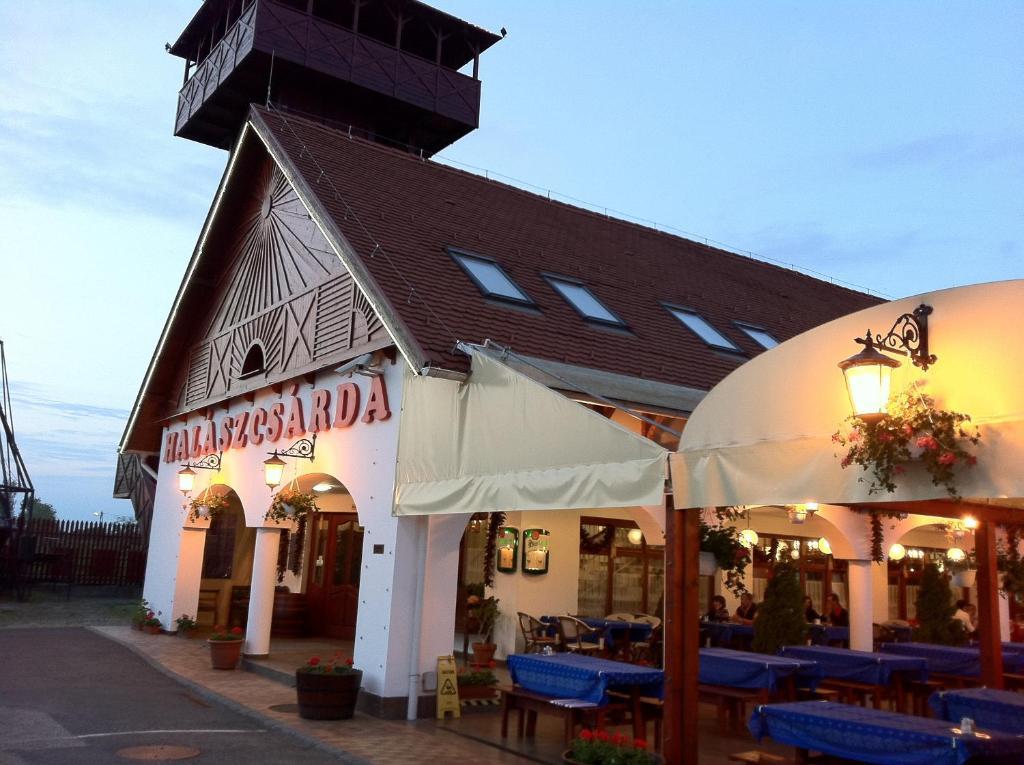Fehertoi Halaszcsarda Es Szalloda Szatymaz Exterior foto