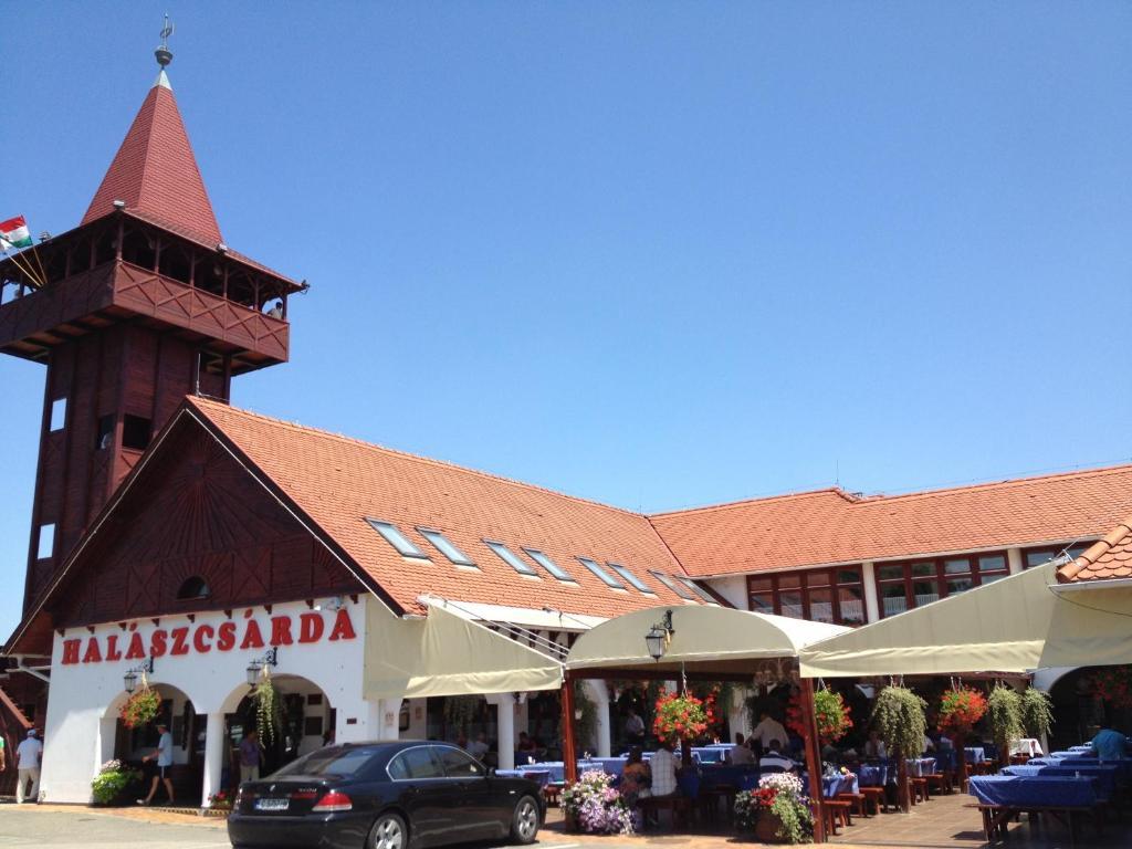 Fehertoi Halaszcsarda Es Szalloda Szatymaz Exterior foto