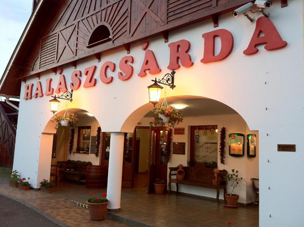 Fehertoi Halaszcsarda Es Szalloda Szatymaz Exterior foto