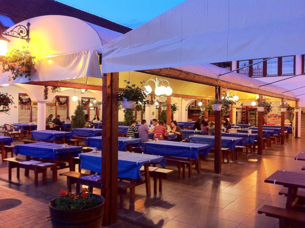 Fehertoi Halaszcsarda Es Szalloda Szatymaz Exterior foto